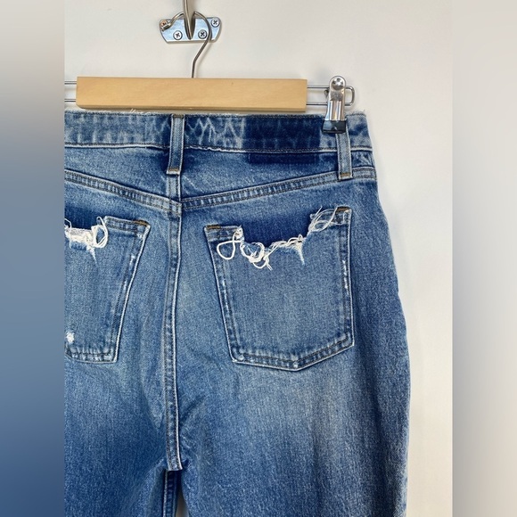 Abercrombie High Rise Mom Jean 26/2s short - Picture 4 of 9